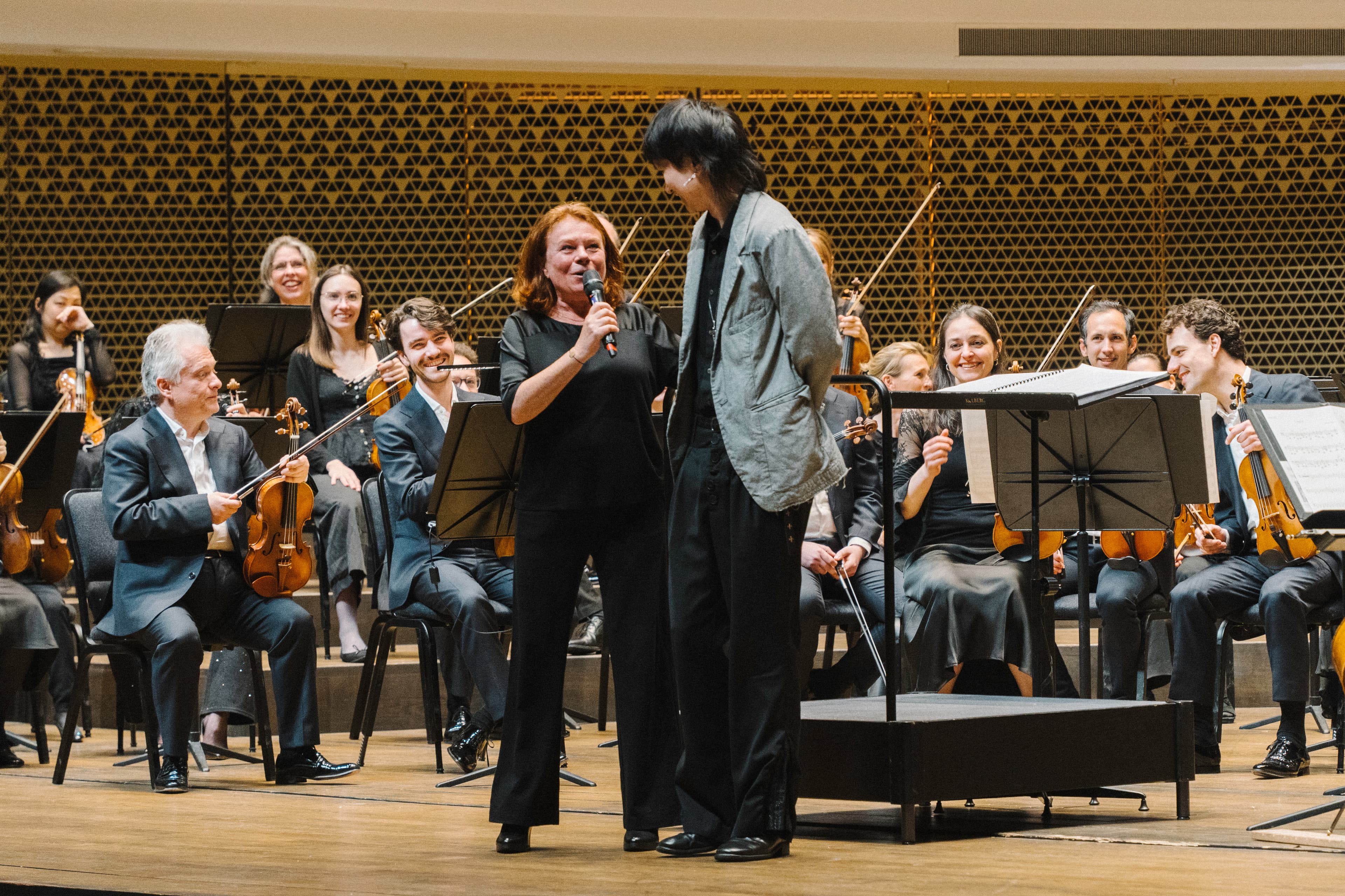 Lingyuan Yang with the orchestra after the performance